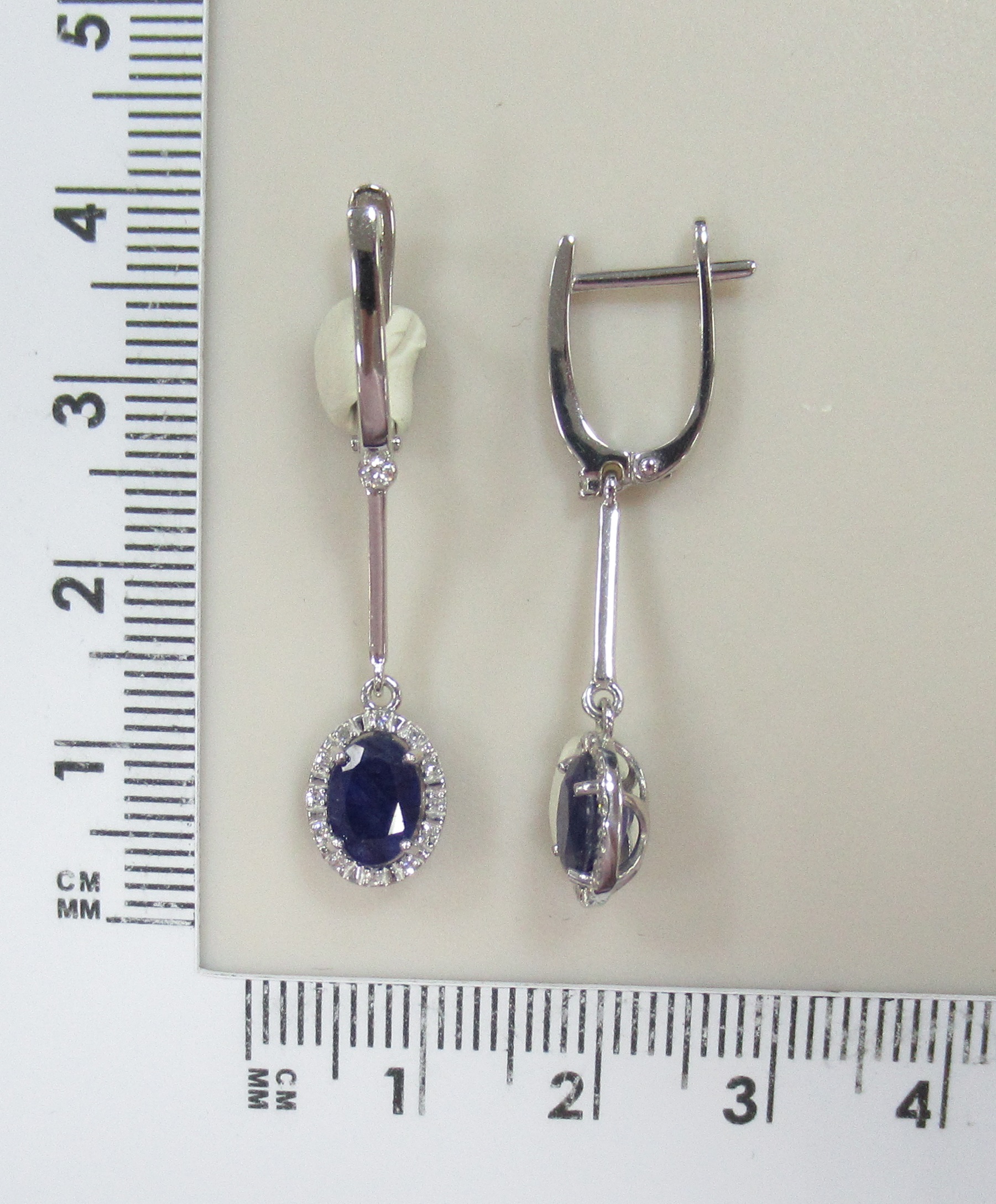 Серьги из белого золота с сапфирами